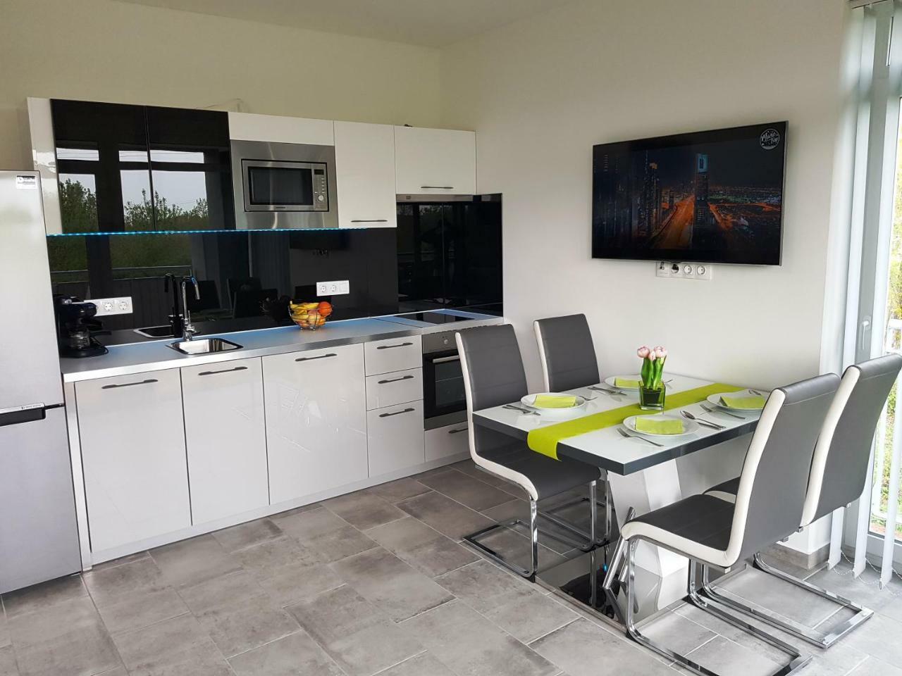 Lakefive Apartments Balatonfuered Extérieur photo