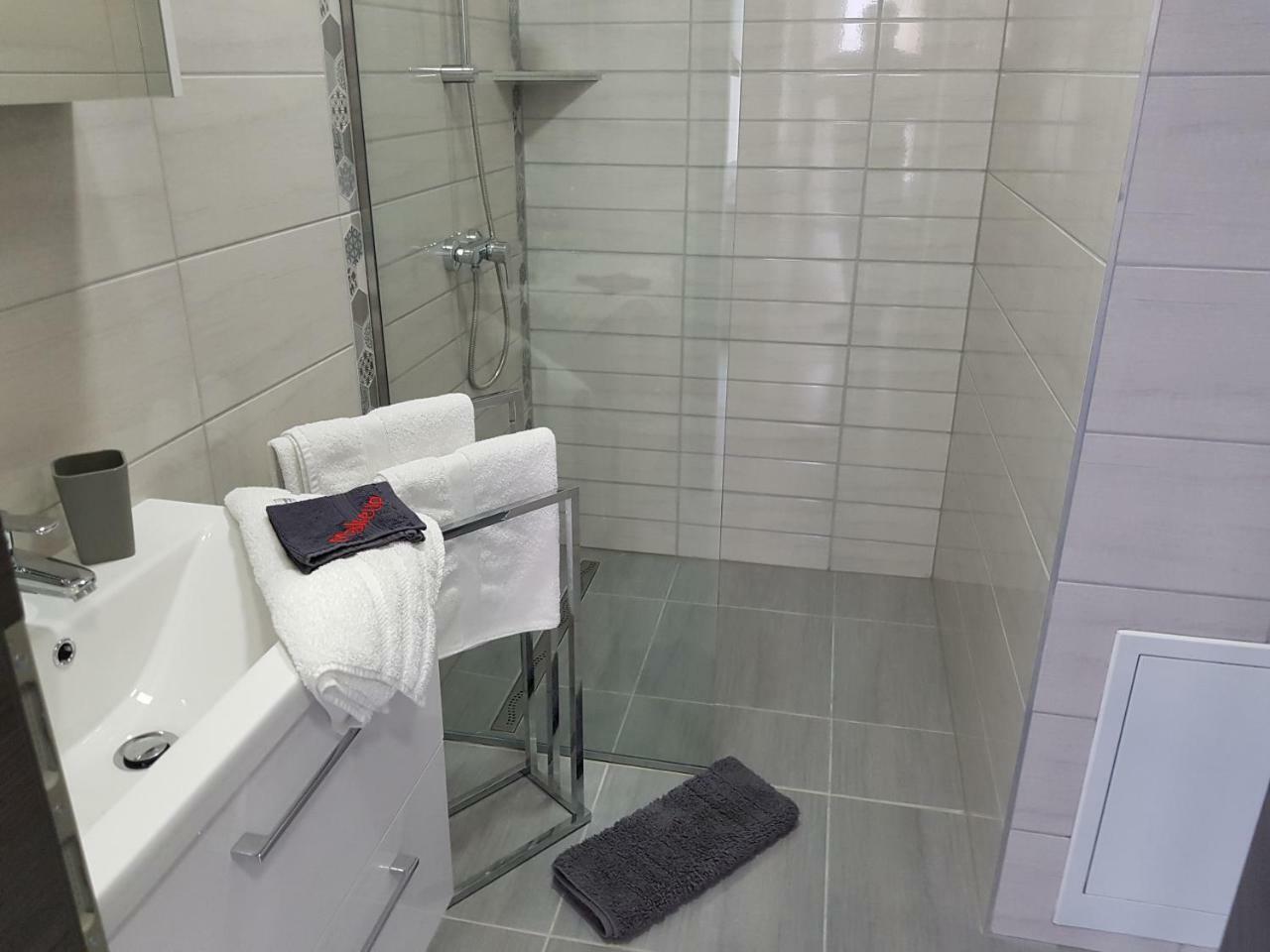 Lakefive Apartments Balatonfuered Extérieur photo